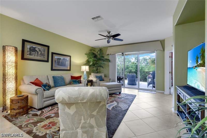 2 bedroom Condominium at 4864 Hampshire Ct 203, Lake Barrington, Naples — photo 4