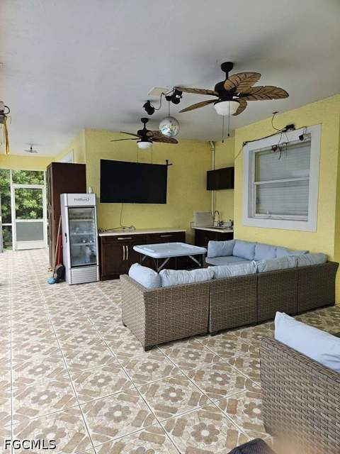 915 Barbara Ct, Lehigh Acres FL - photo 10 of 40
