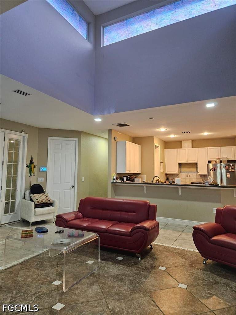 4 bedroom SingleFamilyResidence at 915 Barbara Ct, Lehigh Acres, Lehigh Acres — photo 2