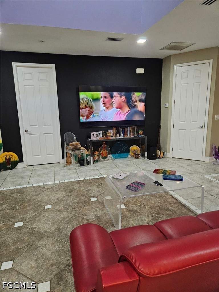 4 bedroom SingleFamilyResidence at 915 Barbara Ct, Lehigh Acres, Lehigh Acres — photo 3