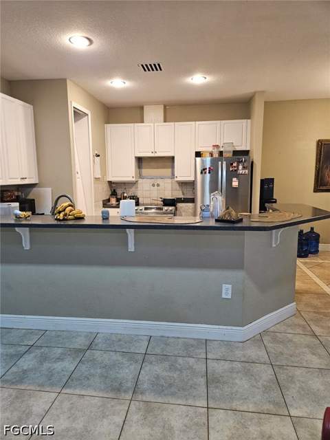 915 Barbara Ct, Lehigh Acres FL - photo 6 of 40