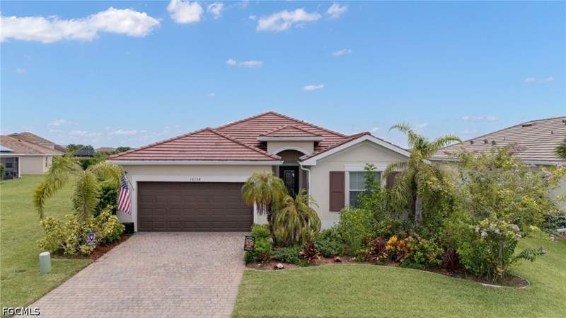 4 bedroom SingleFamilyResidence at 16138 Palmetto Prairie Dr, Hampton Lakes, Alva — photo 2