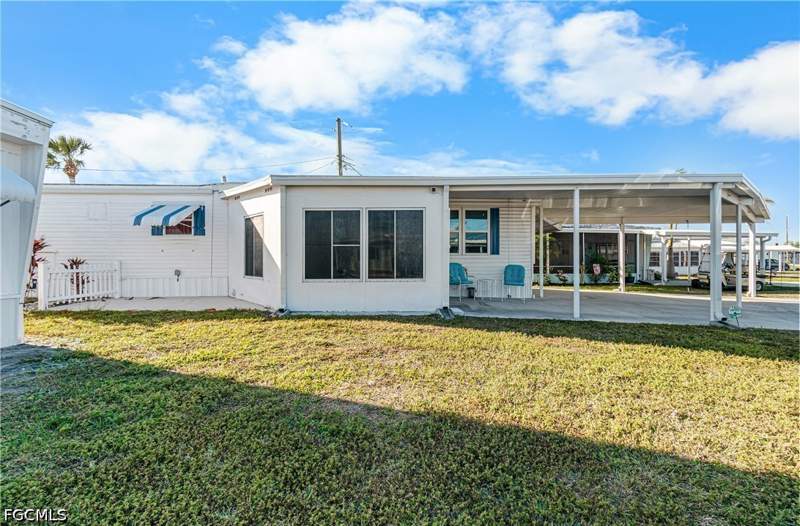 2 bedroom ManufacturedHome at 5558 Palm Beach Blvd 45, Sun-N-Fun Mobile Home Village, Fort Myers — photo 3