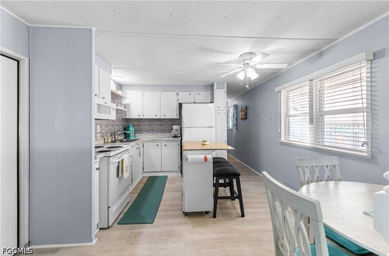 2 bedroom ManufacturedHome at 5558 Palm Beach Blvd 45, Sun-N-Fun Mobile Home Village, Fort Myers — photo 5