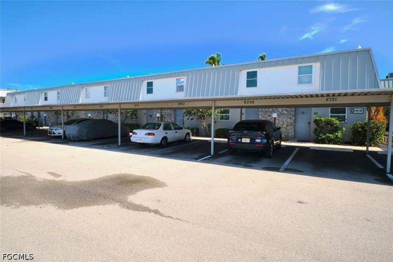 2 bedroom Townhouse at 6777 Winkler Rd 142, Regency Condo, Fort Myers — photo 2