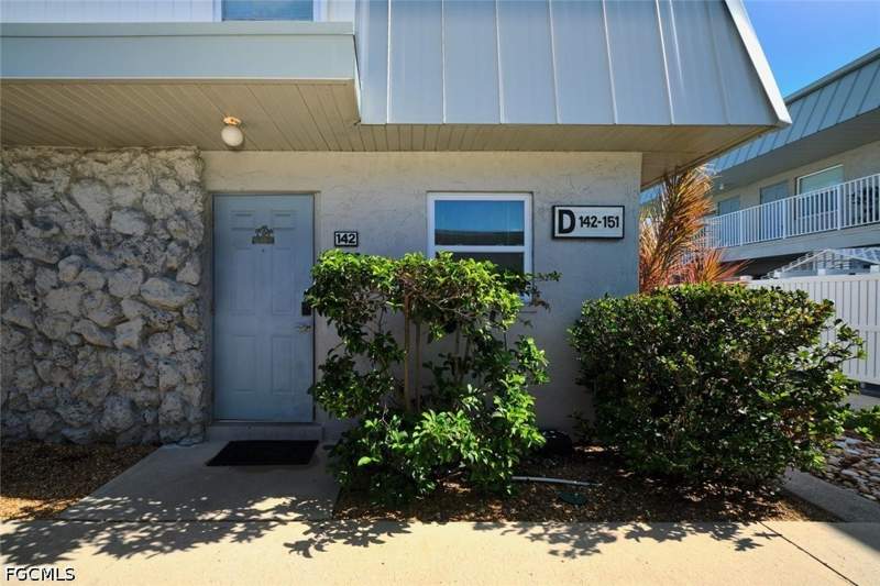 2 bedroom Townhouse at 6777 Winkler Rd 142, Regency Condo, Fort Myers — photo 3
