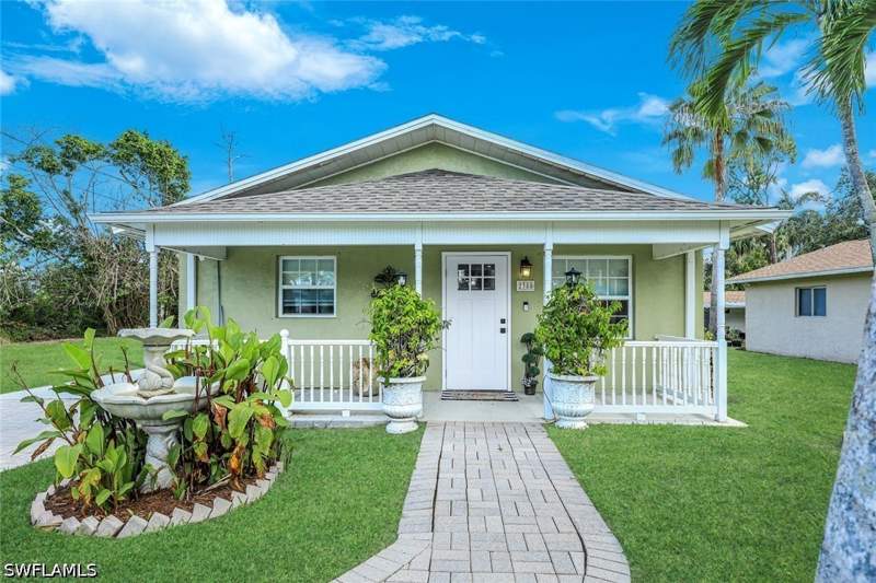 2 bedroom SingleFamilyResidence at 2385 Sunset Ave, Sunset Homes, Naples — photo 2