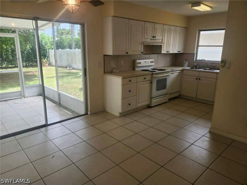 2 bedroom SingleFamilyResidence at 804 92nd Ave N, Naples Park, Naples — photo 2