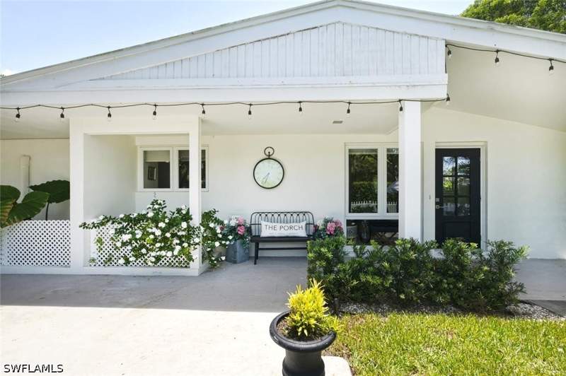 3 bedroom SingleFamilyResidence at 1216 10th St N, Lake Park, Naples — photo 3