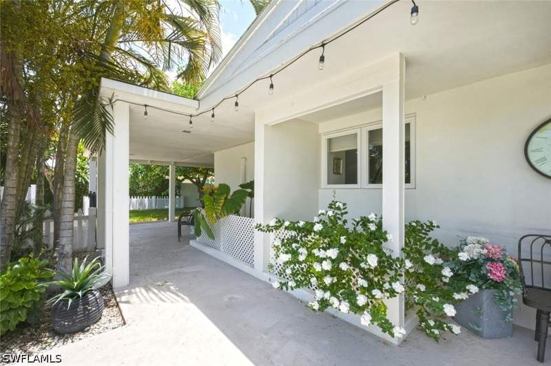 3 bedroom SingleFamilyResidence at 1216 10th St N, Lake Park, Naples — photo 4