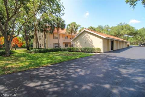 225 Robin Hood Cir 203, Naples FL - photo 7 of 50