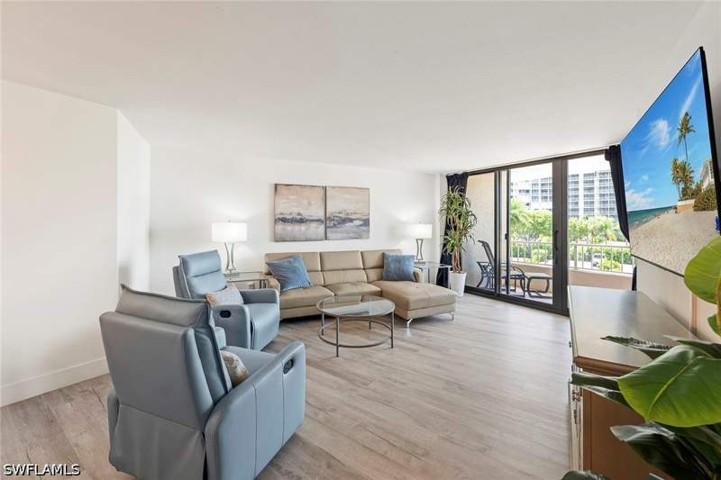 2 bedroom Condominium at 380 Seaview Ct 207, South Seas, Marco Island — photo 5