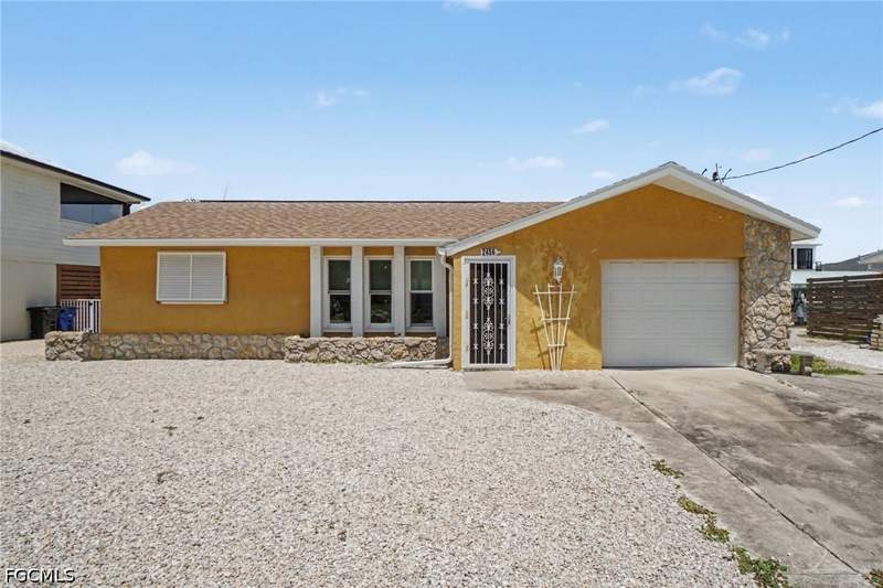 2 bedroom SingleFamilyResidence at 2456 Sycamore St, Pine Island Shores Unit 5, St James City — photo 3