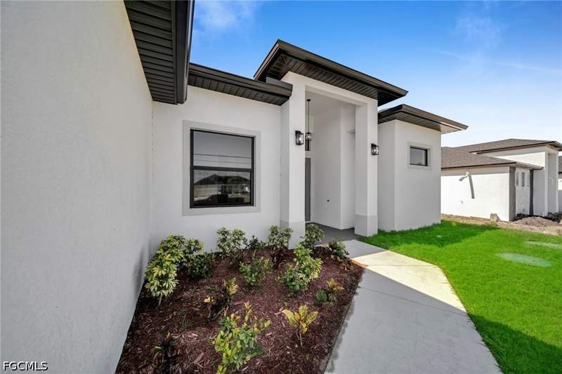 4 bedroom SingleFamilyResidence at 318 NW 9th St, Cape Coral, Cape Coral — photo 3