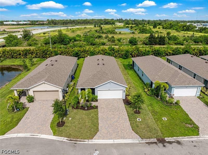 2 bedroom SingleFamilyResidence at 2872 Star Coral Dr, Coral Bay, North Fort Myers — photo 5
