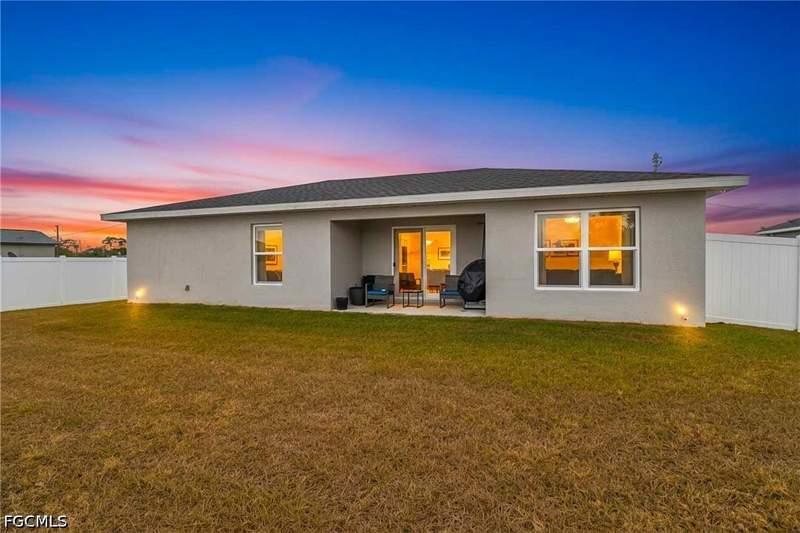3 bedroom SingleFamilyResidence at 7024 Hero Cir, Labelle, Labelle — photo 2