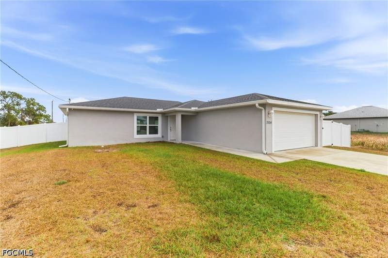 3 bedroom SingleFamilyResidence at 7024 Hero Cir, Labelle, Labelle — photo 4