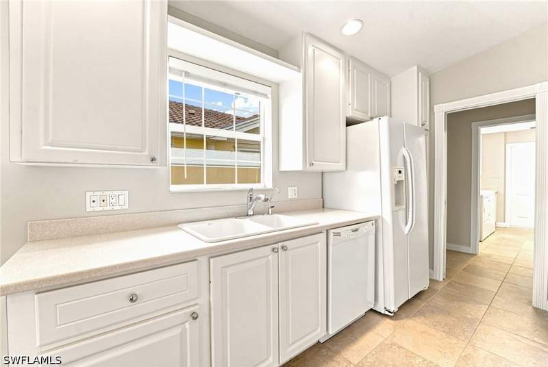 2 bedroom Attached at 8141 Xenia LN, VERONA WALK, Naples — photo 4