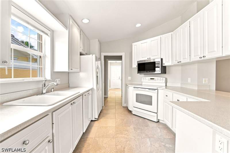 2 bedroom Attached at 8141 Xenia LN, VERONA WALK, Naples — photo 5