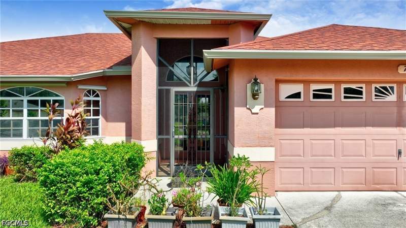 3 bedroom SingleFamilyResidence at 712 Fargo Dr, Mirror Lakes, Fort Myers — photo 2