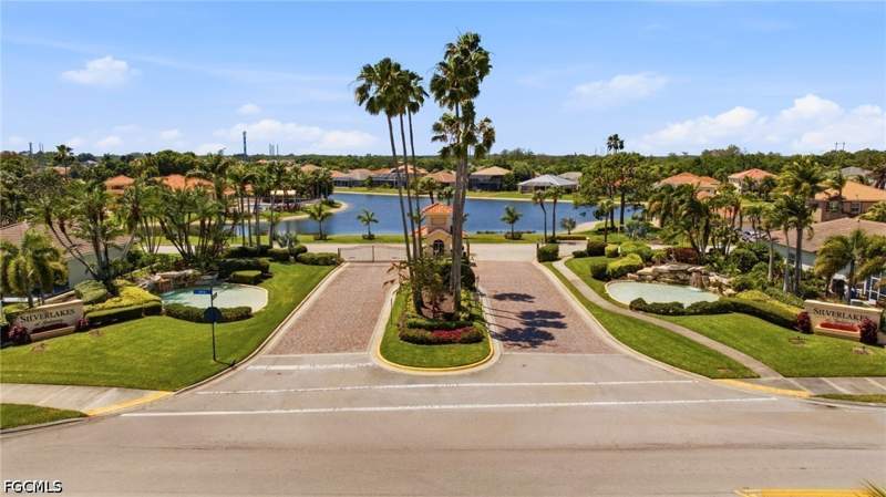 4 bedroom SingleFamilyResidence at 11117 Lakeland Cir, Silverlakes, Fort Myers — photo 3