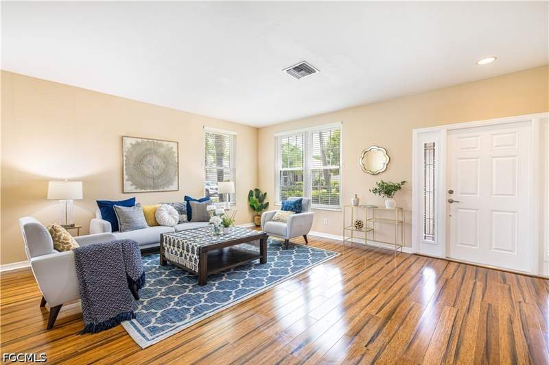4 bedroom SingleFamilyResidence at 11117 Lakeland Cir, Silverlakes, Fort Myers — photo 5