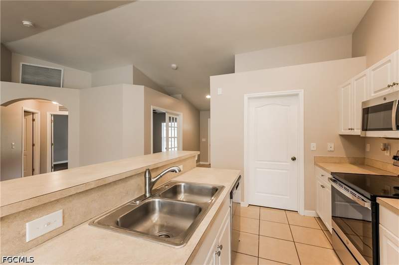 3 bedroom SingleFamilyResidence at 6004 Unice Ave N, Lehigh Acres, Lehigh Acres — photo 4