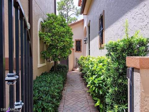 7890 Allende Ln, Naples FL - photo 23 of 33