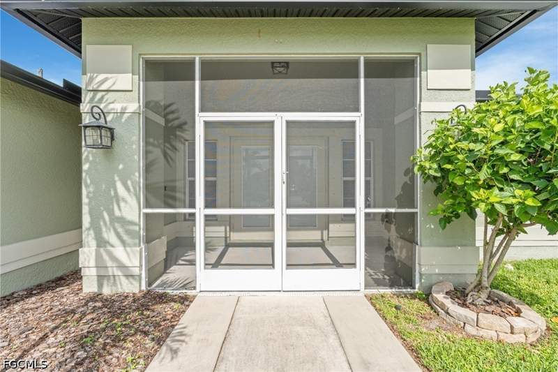 3 bedroom SingleFamilyResidence at 300 NW 22nd Pl, Cape Coral, Cape Coral — photo 2