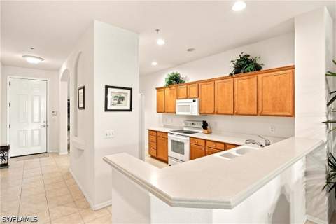 4874 Hampshire Ct 303, Naples FL - photo 10 of 50
