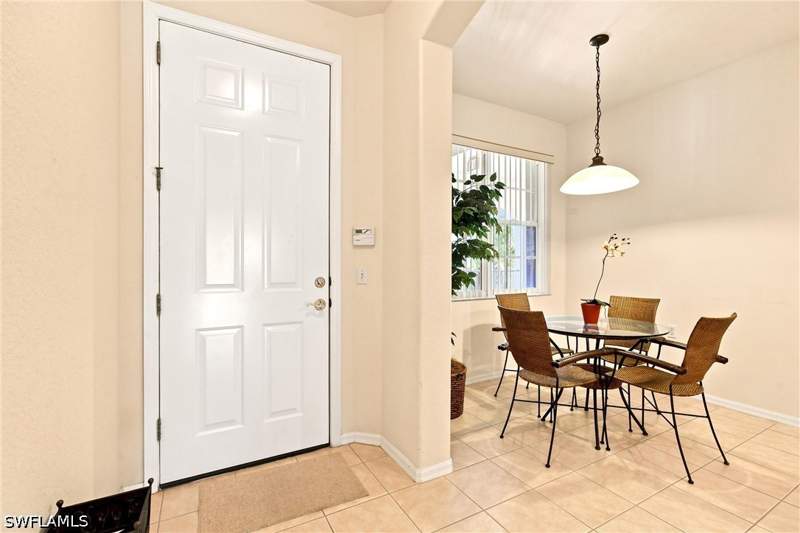 2 bedroom Condominium at 4874 Hampshire Ct 303, Lake Barrington, Naples — photo 2