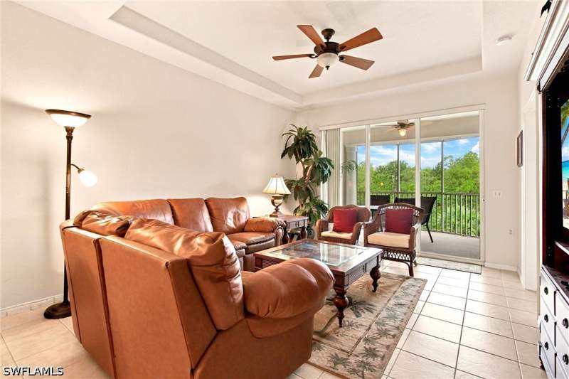 2 bedroom Condominium at 4874 Hampshire Ct 303, Lake Barrington, Naples — photo 3