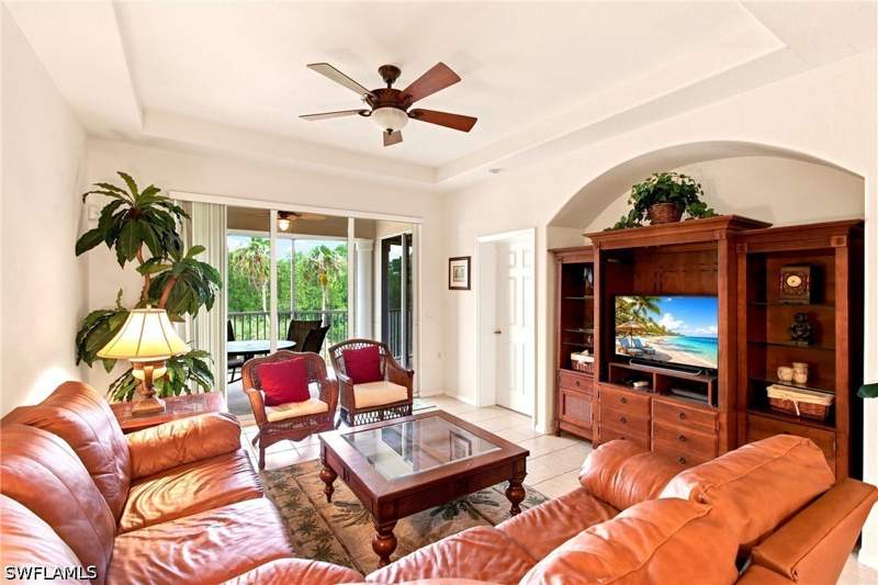 2 bedroom Condominium at 4874 Hampshire Ct 303, Lake Barrington, Naples — photo 4