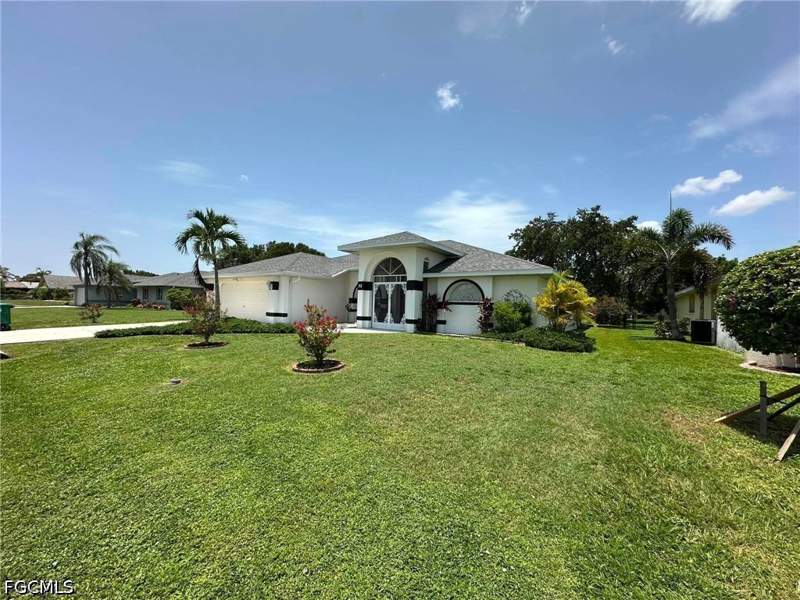 3 bedroom SingleFamilyResidence at 22 SE 14th Ct, Cape Coral, Cape Coral — photo 2