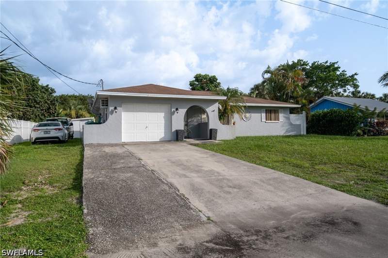 3 bedroom SingleFamilyResidence at 4636 25th Ave SW, Golden Gate City, Naples — photo 2