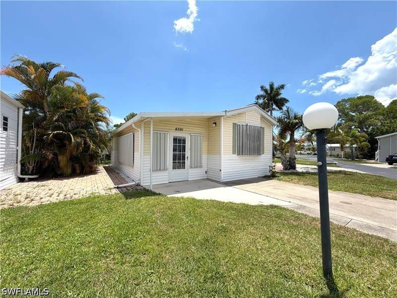1 bedroom ManufacturedHome at 4591 Candlestick Ct E, Riverwoods Plantation, Estero — photo 2