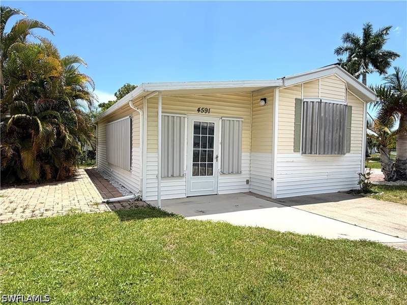 1 bedroom ManufacturedHome at 4591 Candlestick Ct E, Riverwoods Plantation, Estero — photo 3