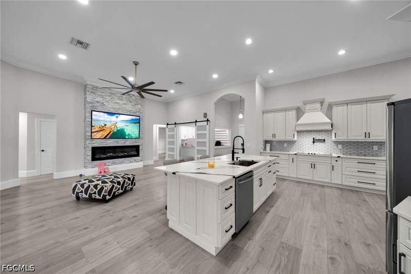 3 bedroom SingleFamilyResidence at 321 NE 19th St, Cape Coral, Cape Coral — photo 4