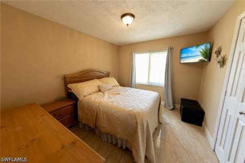 188 Gulfstream St, Marco Island FL - photo 14 of 28