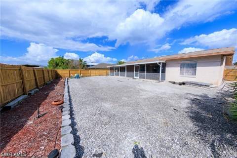 188 Gulfstream St, Marco Island FL - photo 22 of 28