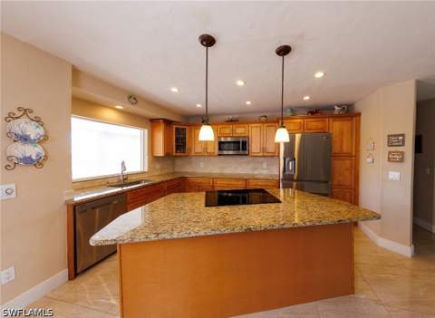 188 Gulfstream St, Marco Island FL - photo 7 of 28