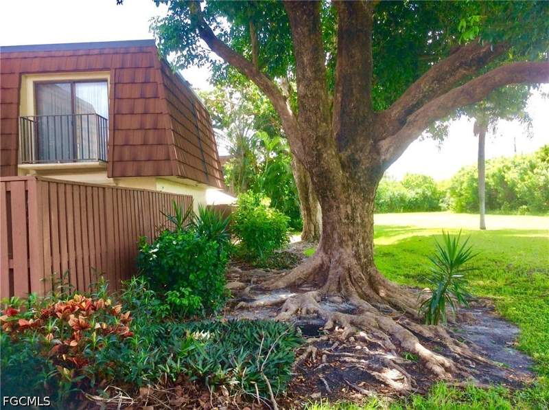 2 bedroom Townhouse at 5249 Cedarbend Dr 3, Village Of Cedarbend, Fort Myers — photo 3