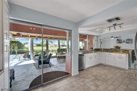 4232 SE 8th Pl, Cape Coral FL - photo 16 of 35