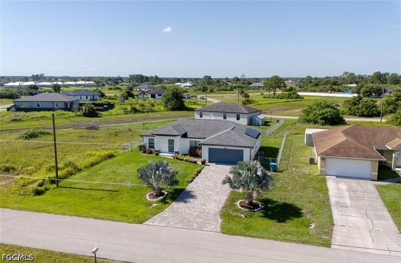 3 bedroom SingleFamilyResidence at 9014 Lamkin Cir, Port Labelle, Labelle — photo 3