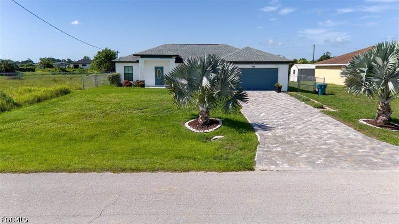 3 bedroom SingleFamilyResidence at 9014 Lamkin Cir, Port Labelle, Labelle — photo 4