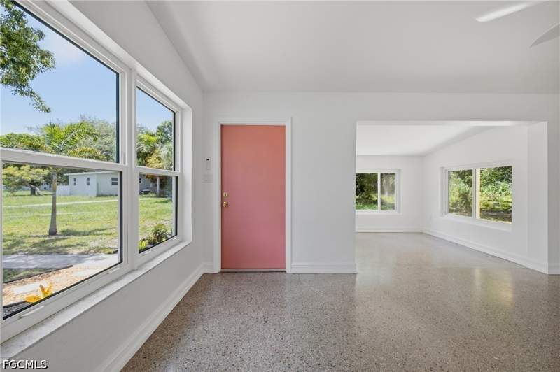 2 bedroom SingleFamilyResidence at 4213 Ellen Ave, Fort Myers, Fort Myers — photo 2