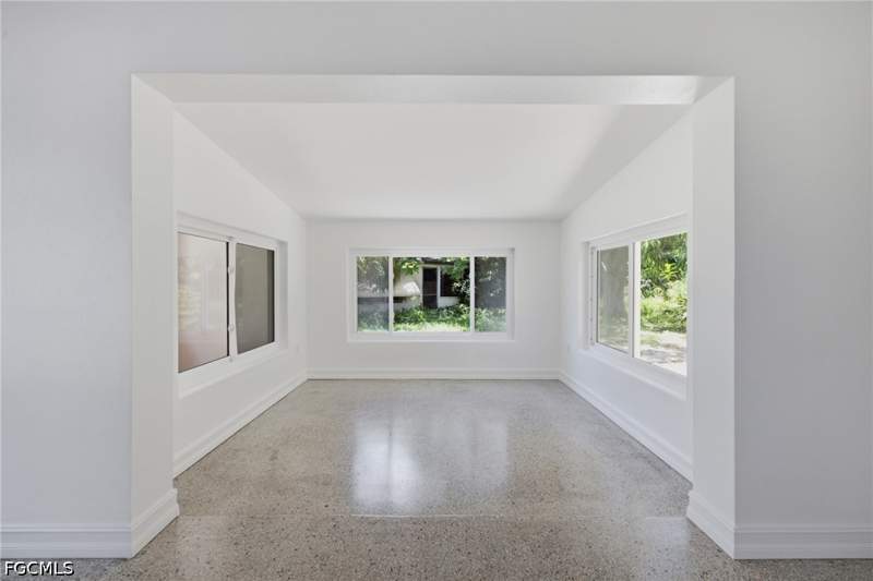 2 bedroom SingleFamilyResidence at 4213 Ellen Ave, Fort Myers, Fort Myers — photo 4