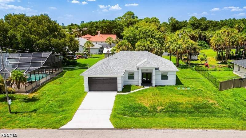 3 bedroom SingleFamilyResidence at 2524 Lakeview Dr, Lehigh Acres, Lehigh Acres — photo 2
