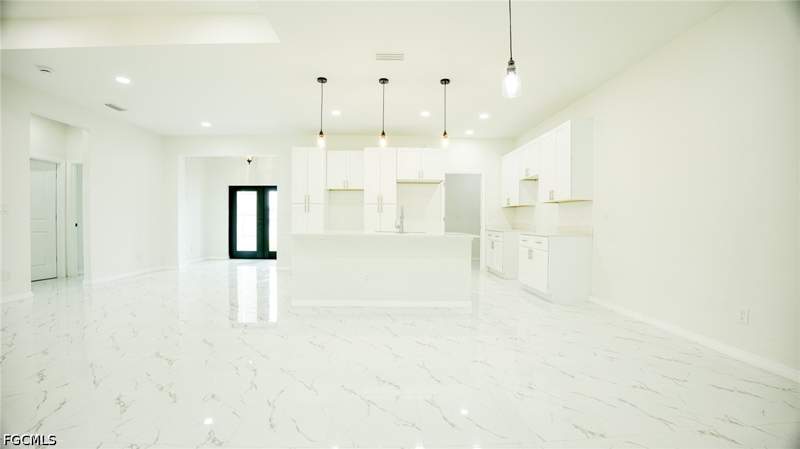 3 bedroom SingleFamilyResidence at 2524 Lakeview Dr, Lehigh Acres, Lehigh Acres — photo 4