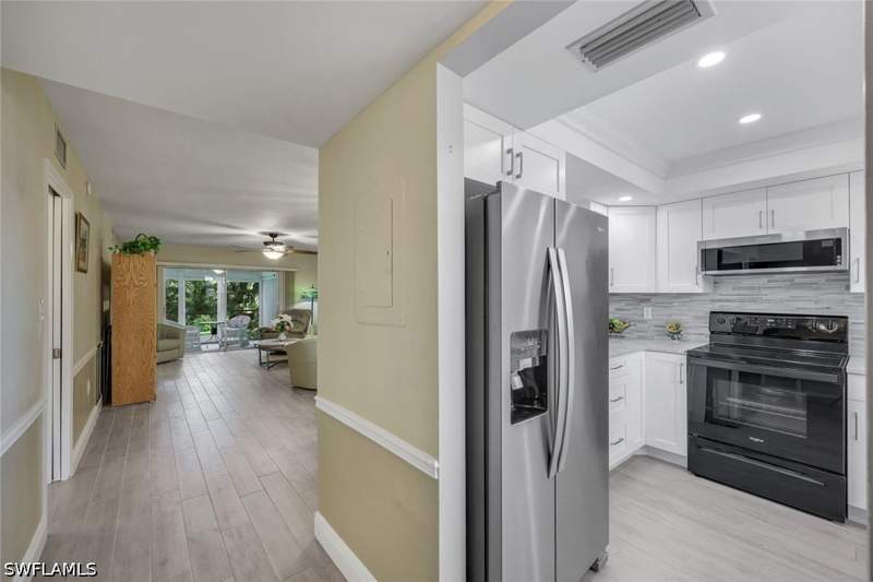 2 bedroom Condominium at 5419 Rattlesnake Hamm Rd 105F, Country Club Manor, Naples — photo 5